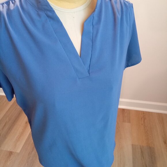 Plus Size 1X Tagless Split Neck Royal Blue Short Sleeve Top - Picture 1 of 7